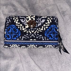 vera bradley wallet (perfect condition)